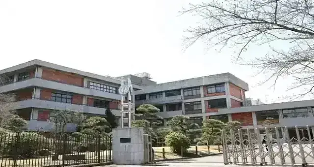 清泉女学院高等学校