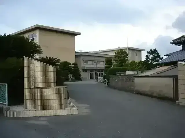 山口県立大津緑洋高等学校