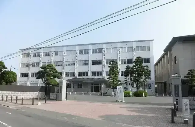 真和高等学校